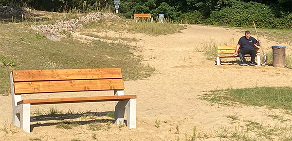 Drei neue Bänke stehen am Borker Strand