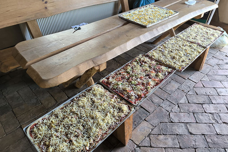 Viele Bleche Pizzas für das Backhaus Bork